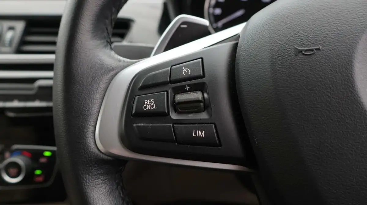 2021-bmw-x1-20-xdrive20i-xline-big-24