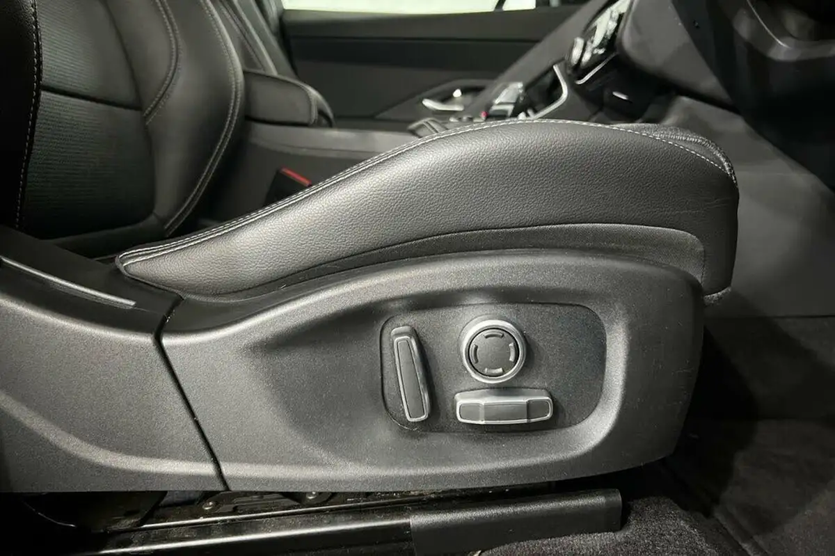2021-jaguar-e-pace-15-p300e-r-dynamic-se-big-22