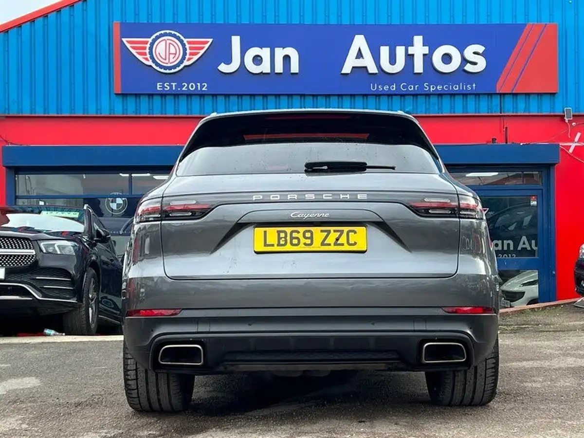 2019-porsche-cayenne-30-v6-station-wagon-big-3