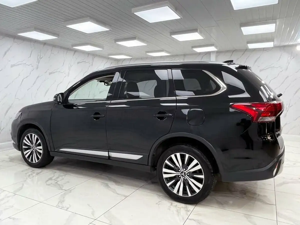 2020-mitsubishi-outlander-20-exceed-big-9