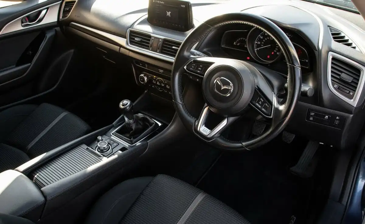 2018-mazda-mazda3-20-se-l-nav-hatchback-5d-big-4