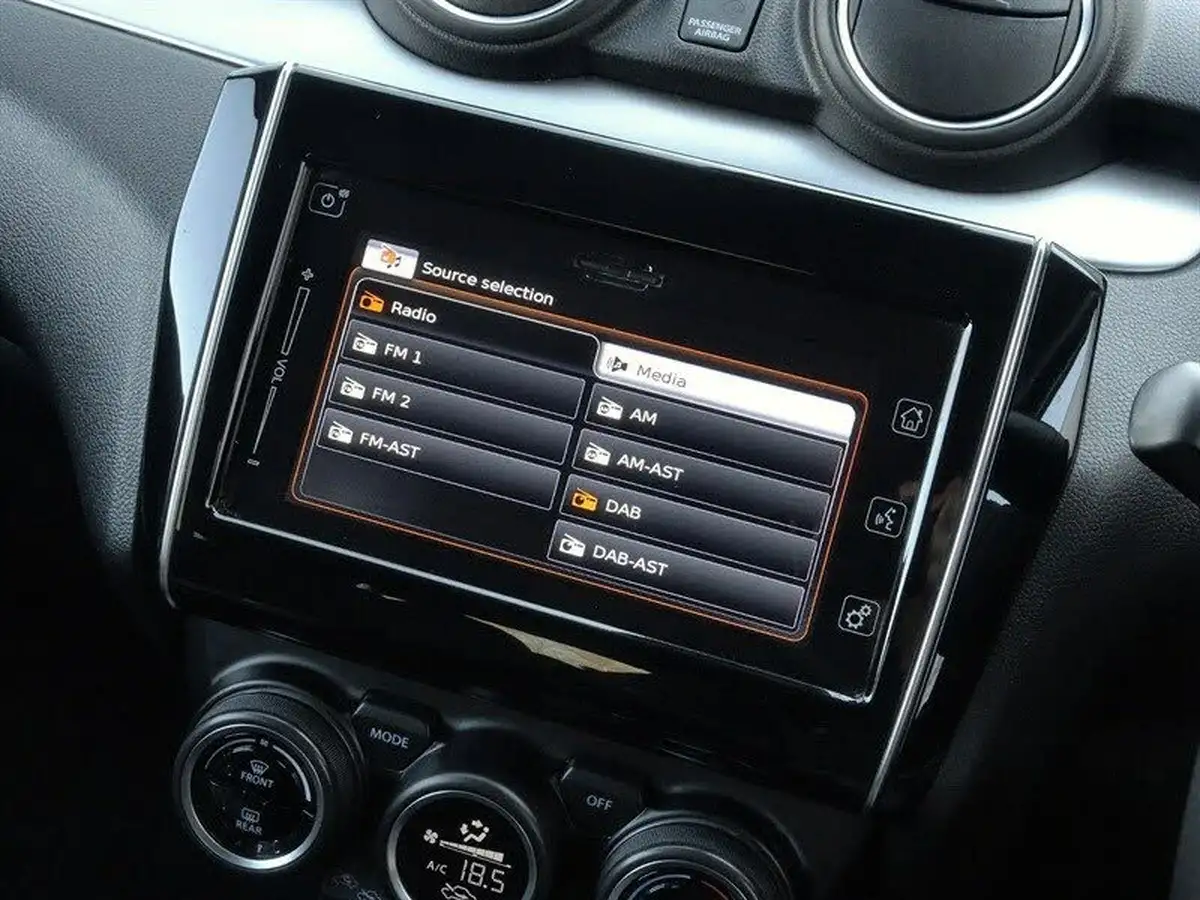 2022-suzuki-swift-12-dualjet-sz5-cvt-big-20