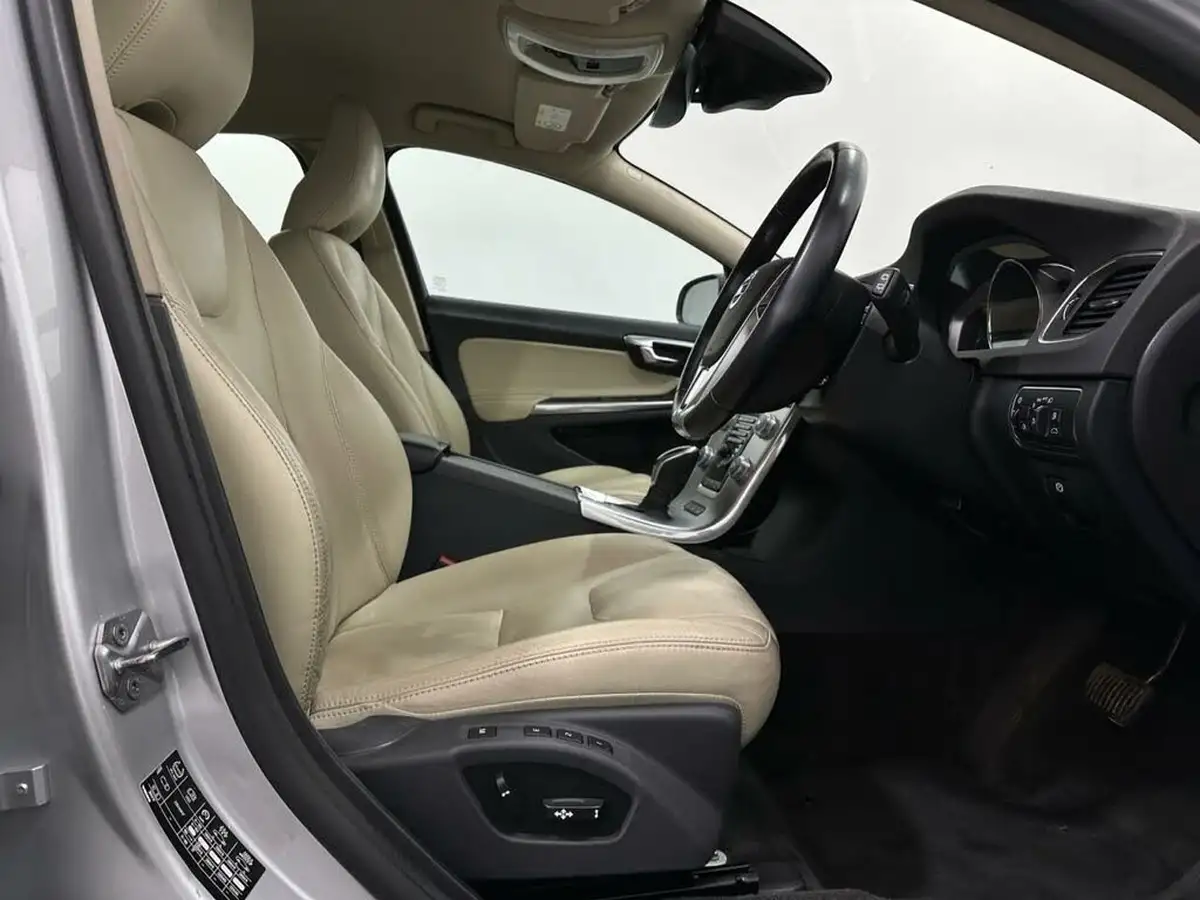 2017-volvo-v60-24td-d6-se-lux-big-29