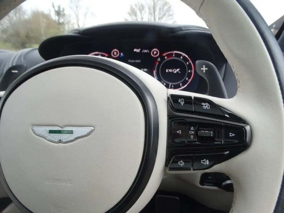 2020-aston-martin-dbx-40-v8-big-26