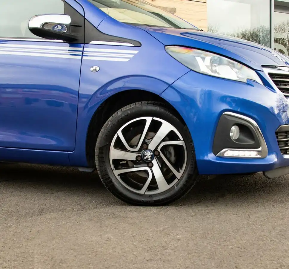 2019-peugeot-108-10-collection-hatchback-big-1