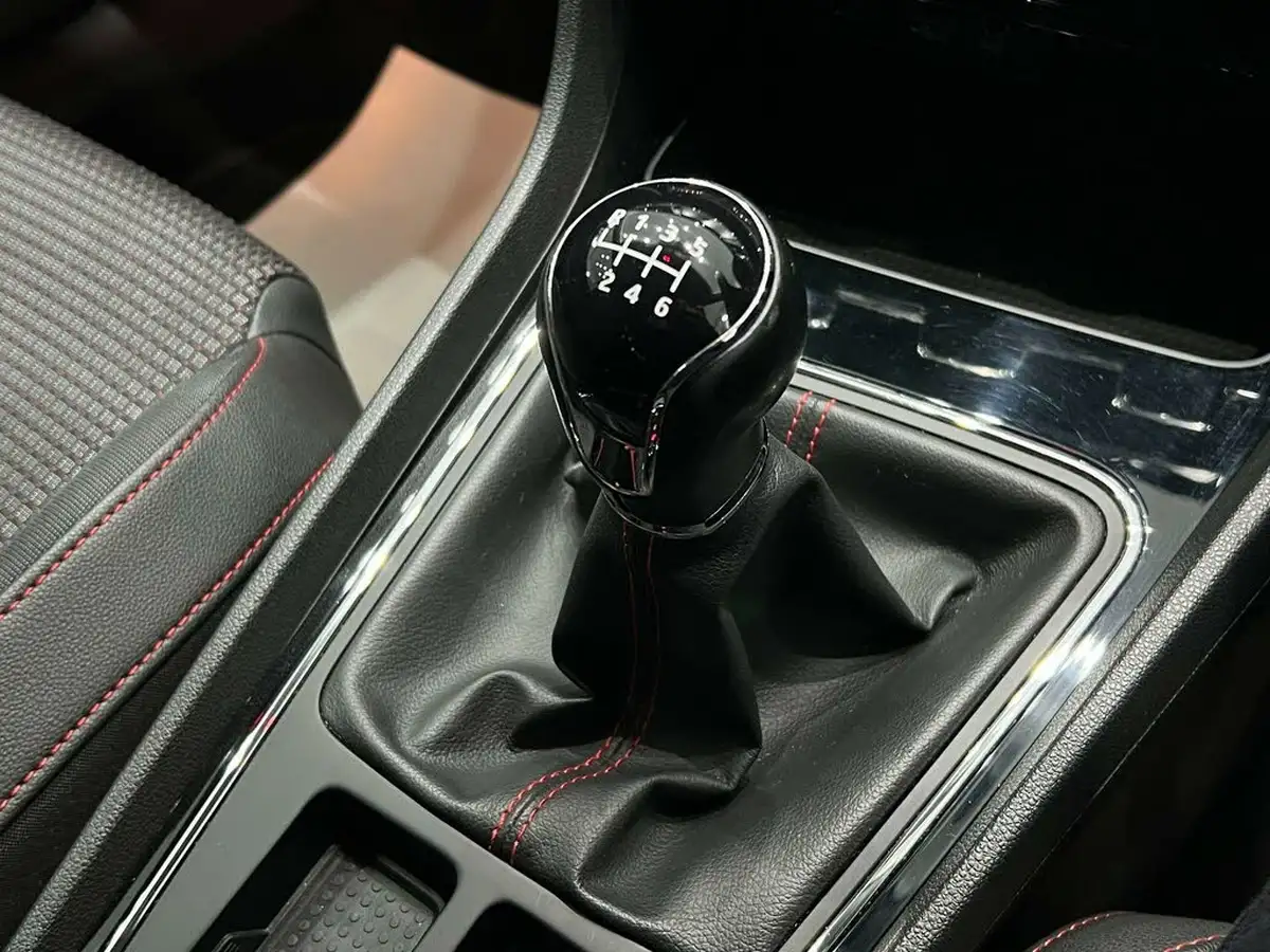 2017-seat-leon-14-ecotsi-fr-technology-hatchback-5d-big-42