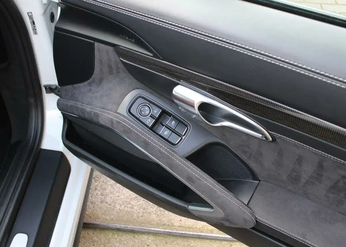 2013-porsche-911-38-gt3-big-24