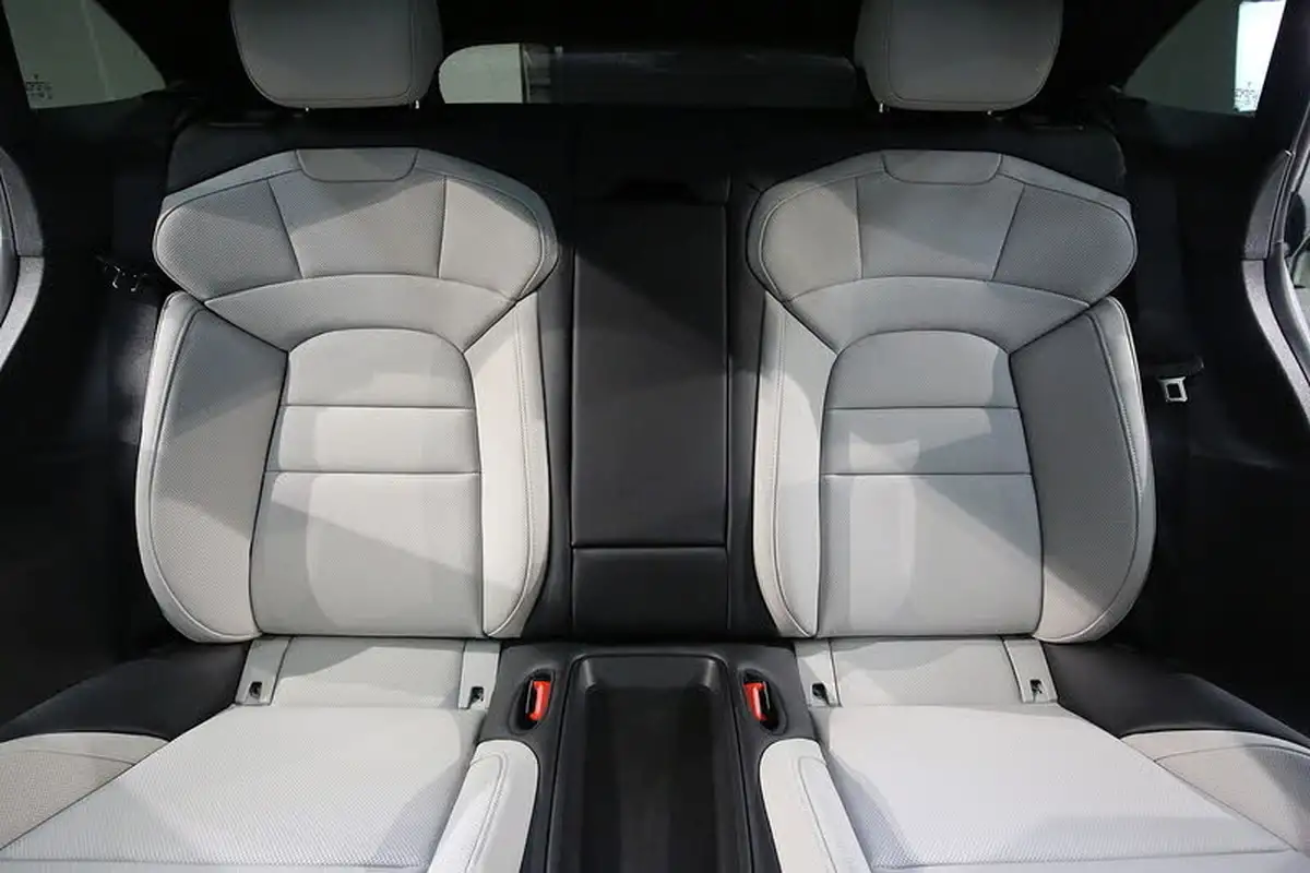 2023-porsche-taycan-e-4s-cross-turismo-big-32