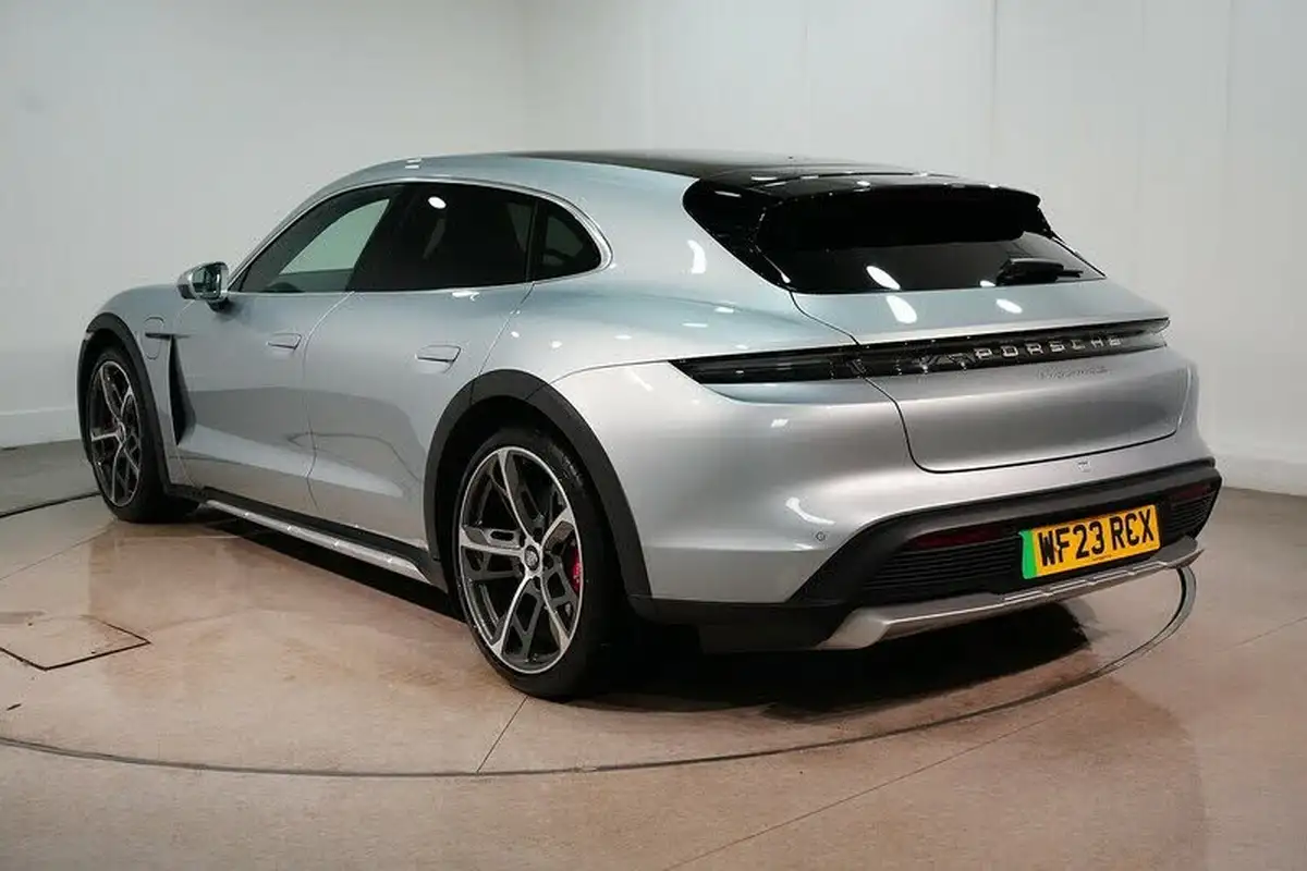2023-porsche-taycan-e-4s-cross-turismo-big-7