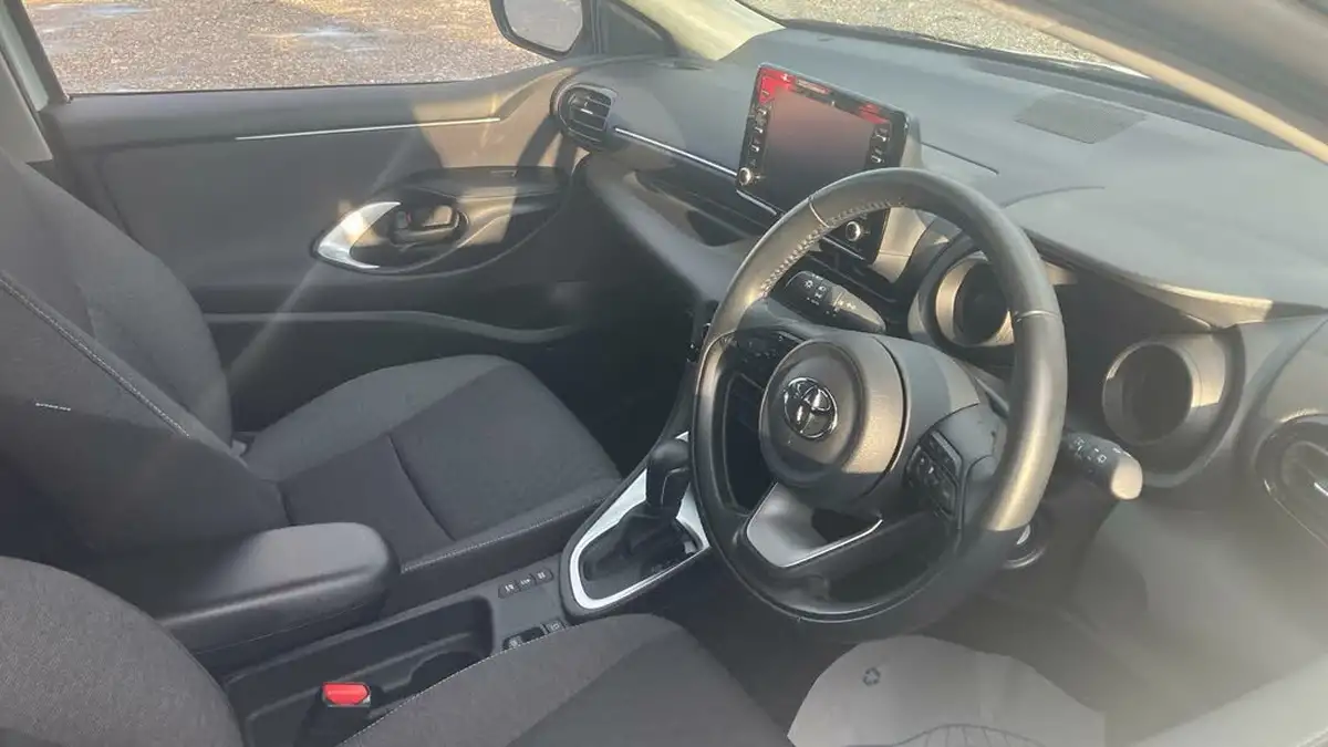 2022-toyota-yaris-15-vvt-i-design-big-10