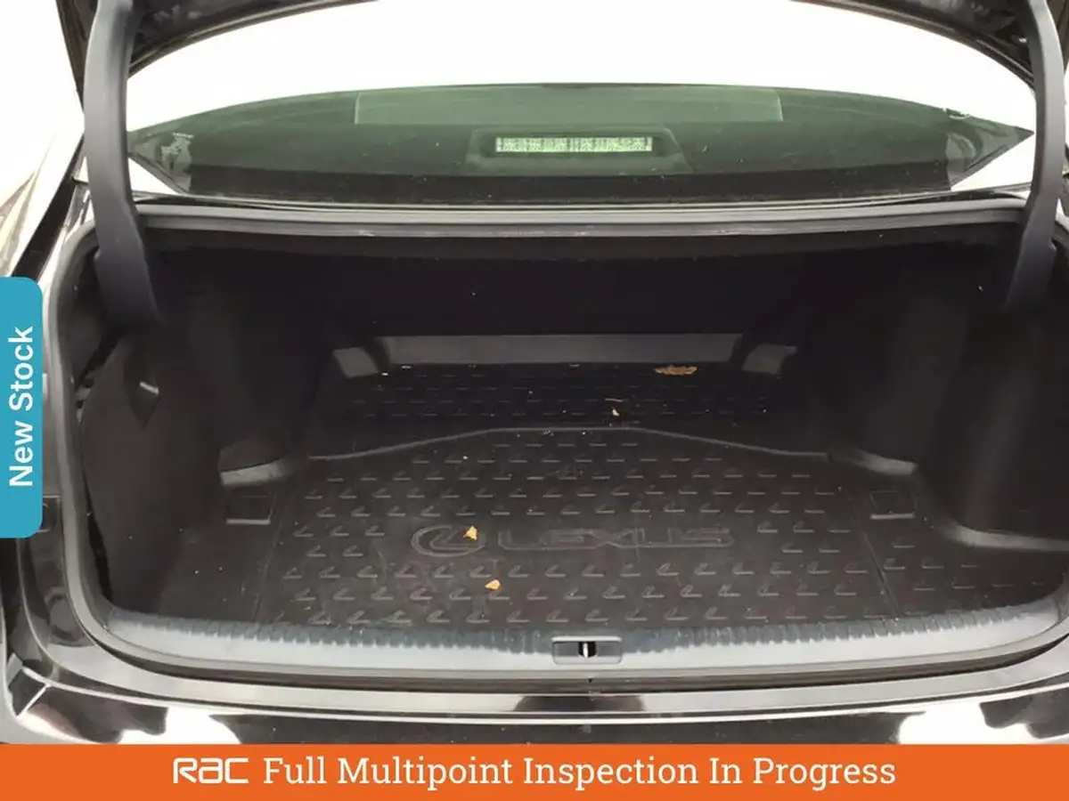 2015-lexus-is-300h-25-advance-big-5