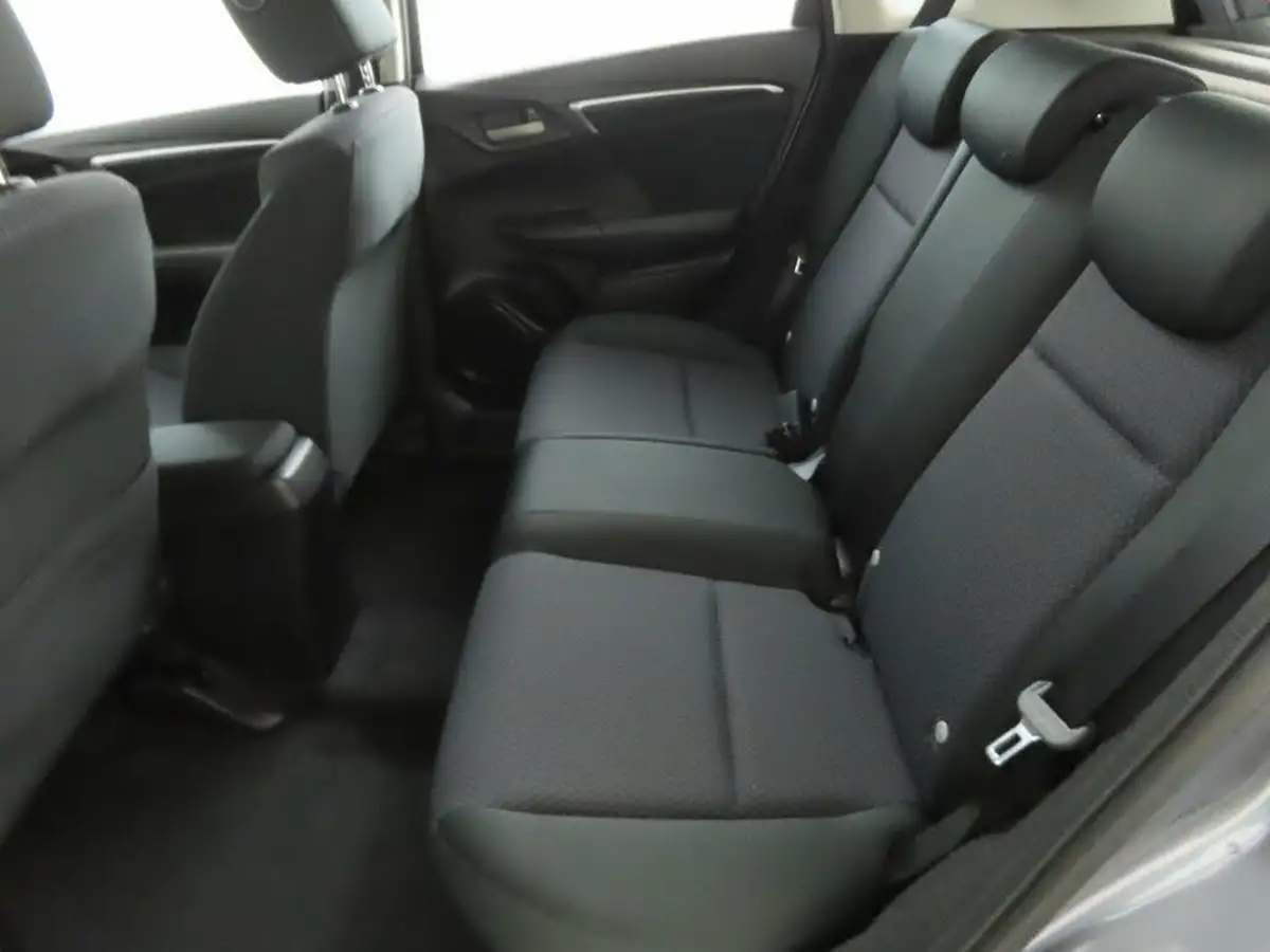 2019-honda-jazz-13-i-vtec-se-big-17