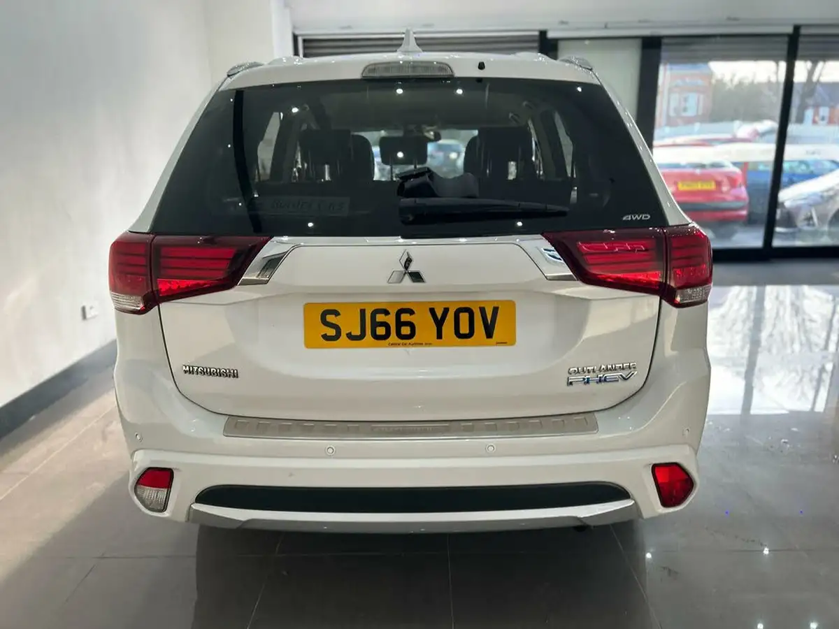 2016-mitsubishi-outlander-20-gx3h-phev-5st-big-4
