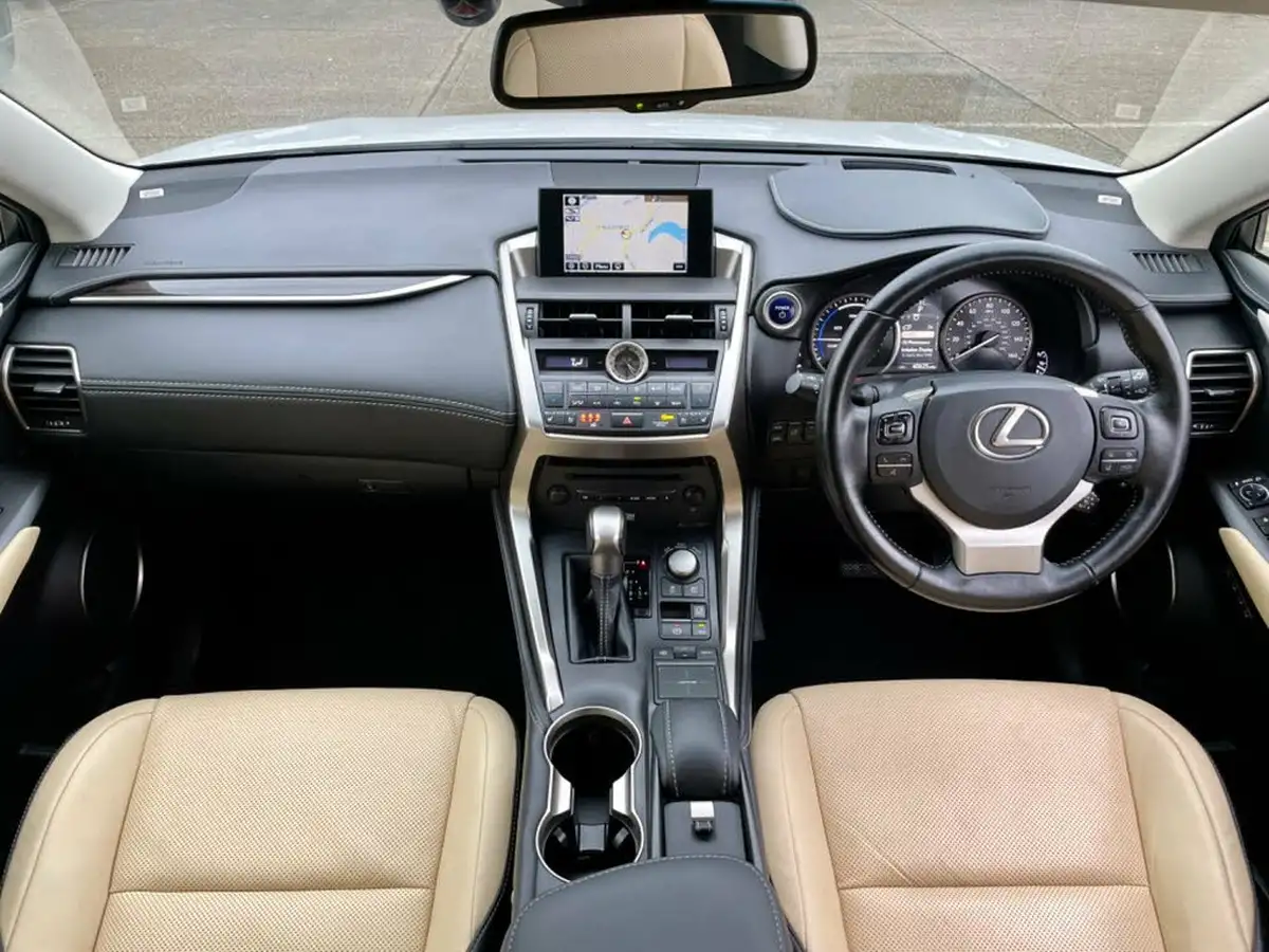 2016-lexus-nx-300h-25-premier-big-1