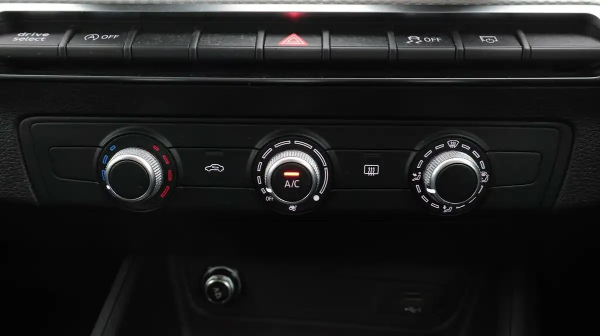 2022-audi-q2-10-30-tfsi-sport-big-12