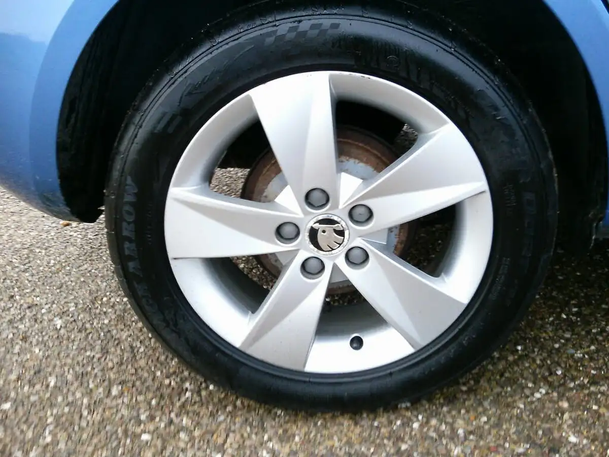 2013-skoda-fabia-12-se-70bhp-hatchback-1198cc-big-19