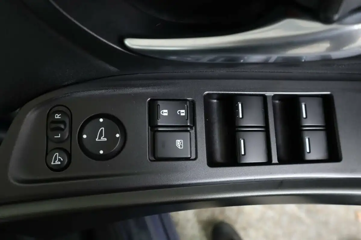 2015-honda-civic-16-i-dtec-se-plus-honda-connect-hatchback-big-29