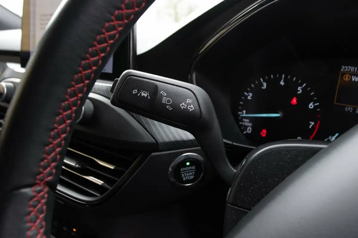 2019-ford-focus-15t-st-line-x-182ps-hatchback-big-18