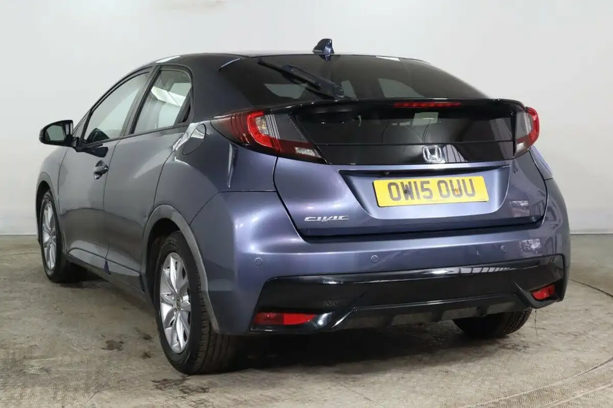 2015-honda-civic-16-i-dtec-se-plus-honda-connect-hatchback-big-5