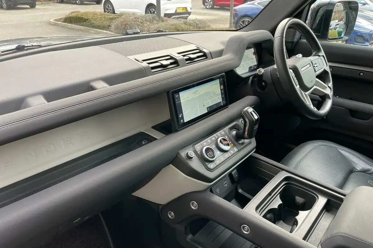 2021-land-rover-110-defender-30-d250-hard-top-s-110-big-35