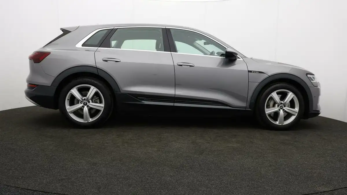 2021-audi-e-tron-50e-technik-station-wagon-big-37