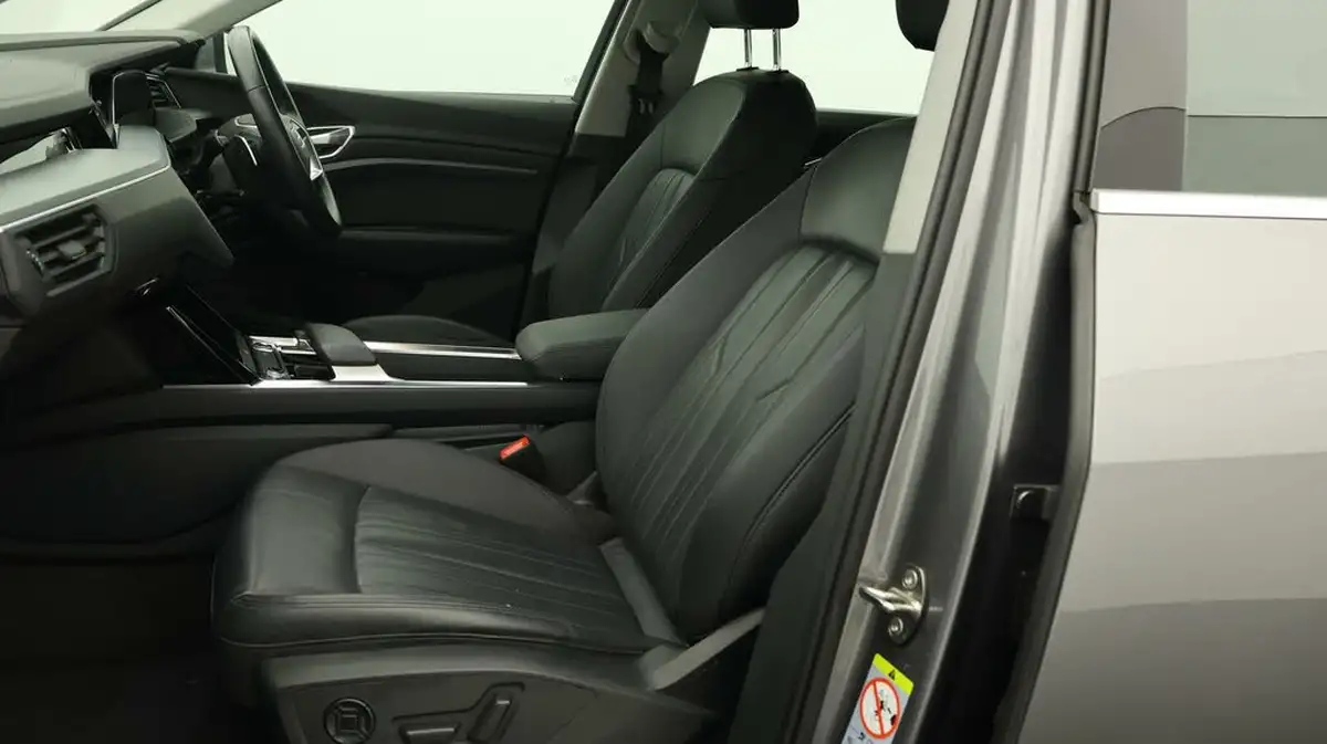2021-audi-e-tron-50e-technik-station-wagon-big-13