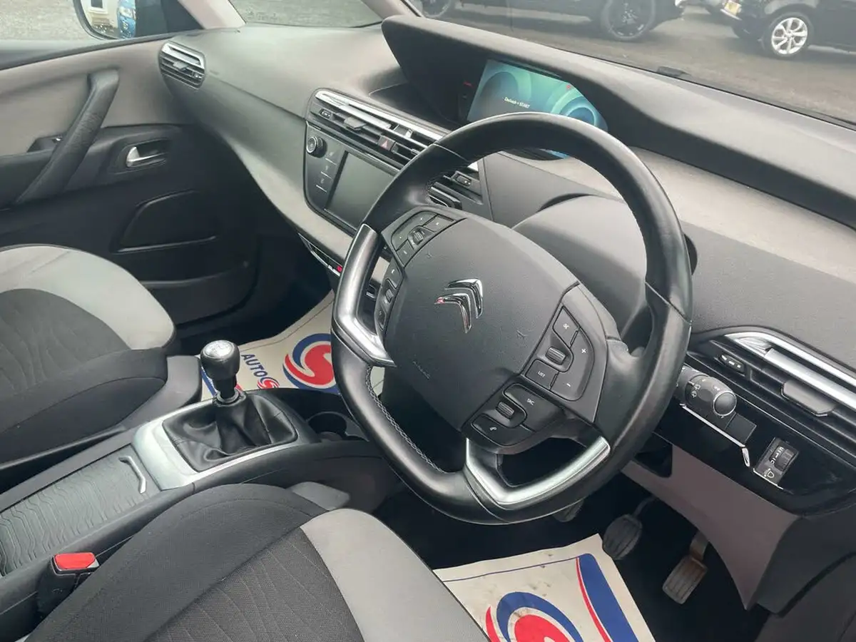 2016-citroen-grand-c4-picasso-16bluehdi-exclusive-big-9