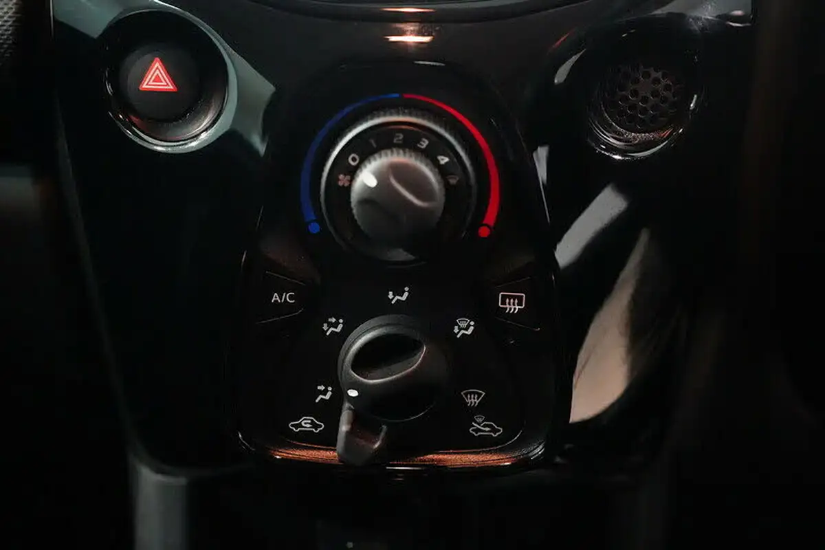 2021-citroen-c1-10-vti-shine-5d-big-36