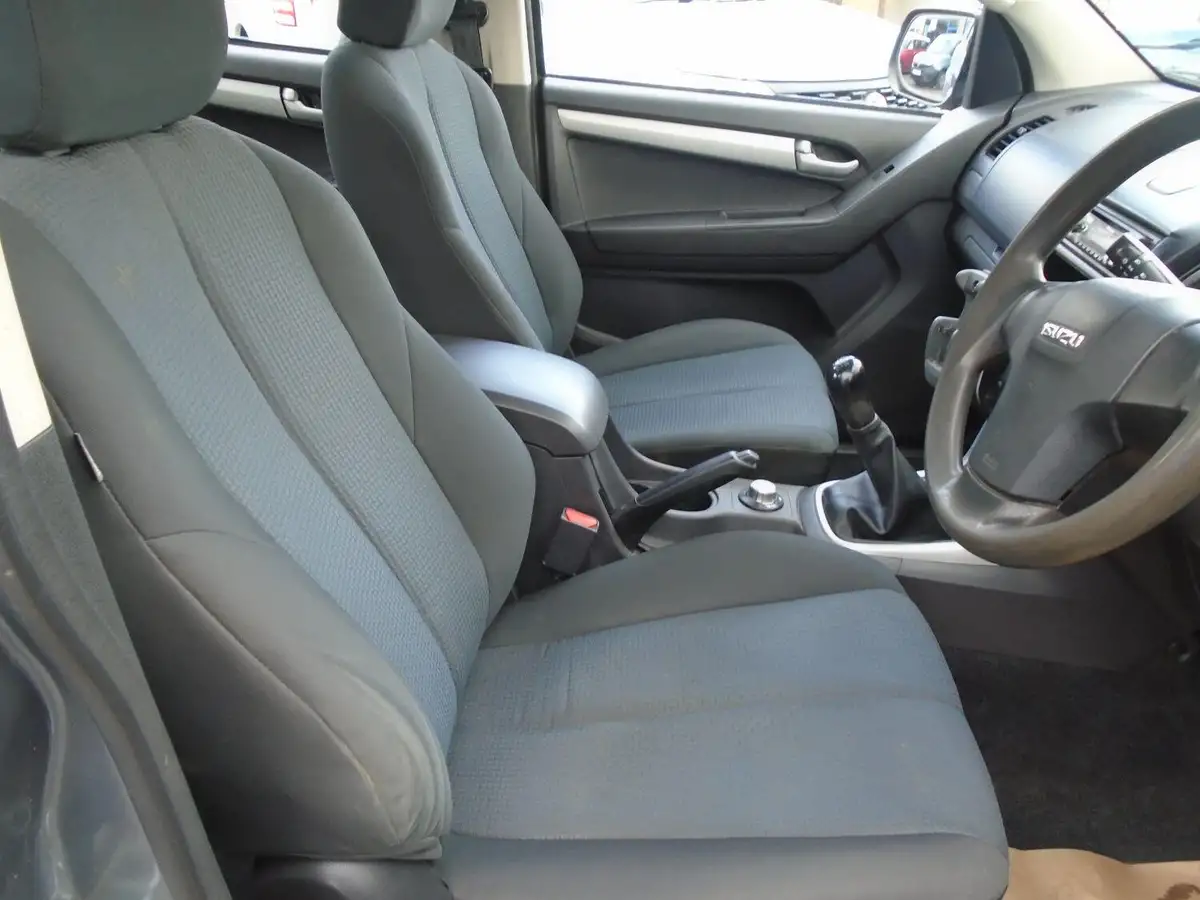 2013-isuzu-d-max-25td-eiger-big-12