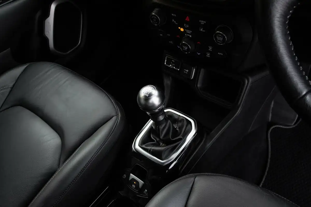 2021-jeep-renegade-10-gse-80th-anniversary-big-33