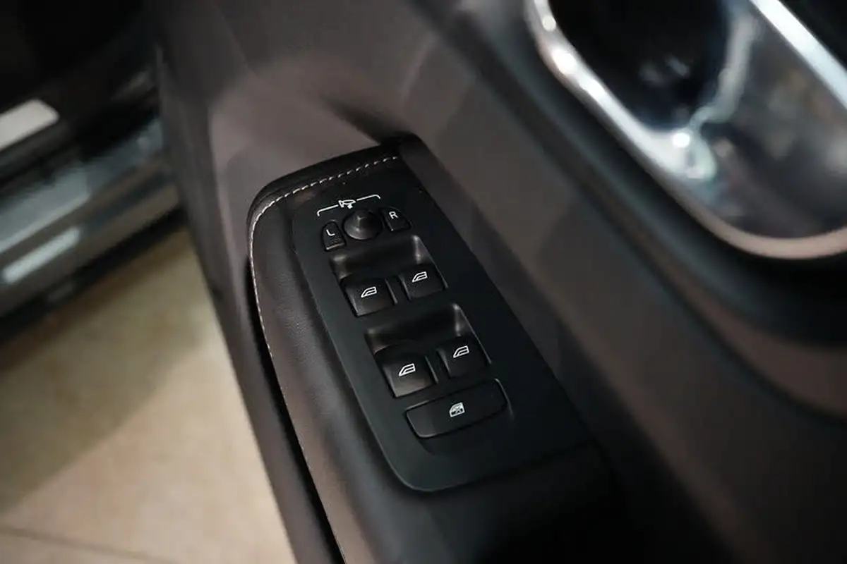 2019-volvo-xc60-20-t5-inscription-awd-big-24