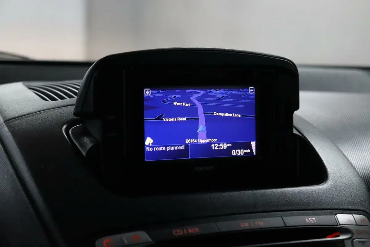 2013-toyota-aygo-10-move-style-5d-big-36