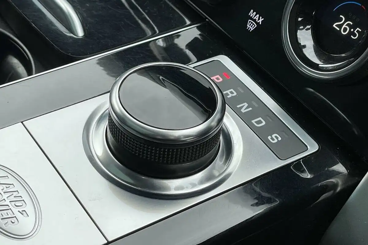 2021-land-rover-range-rover-30-d300-vogue-se-big-18