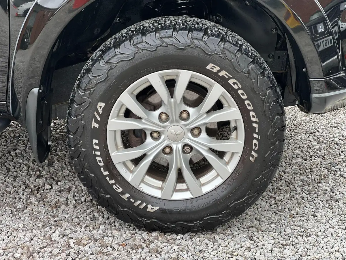 2014-mitsubishi-l200-25td-barbarian-auto-big-37