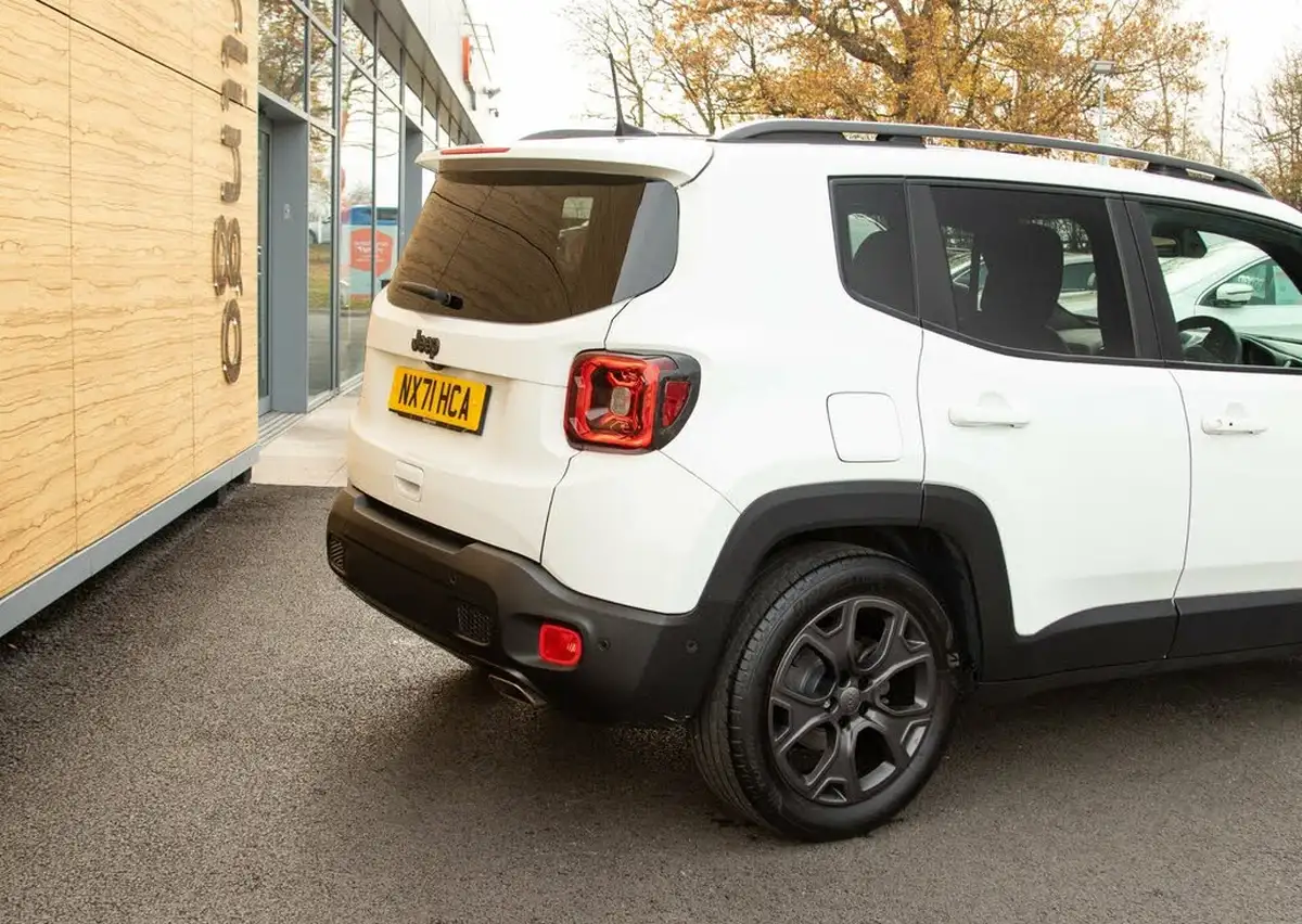 2021-jeep-renegade-10-gse-80th-anniversary-big-9
