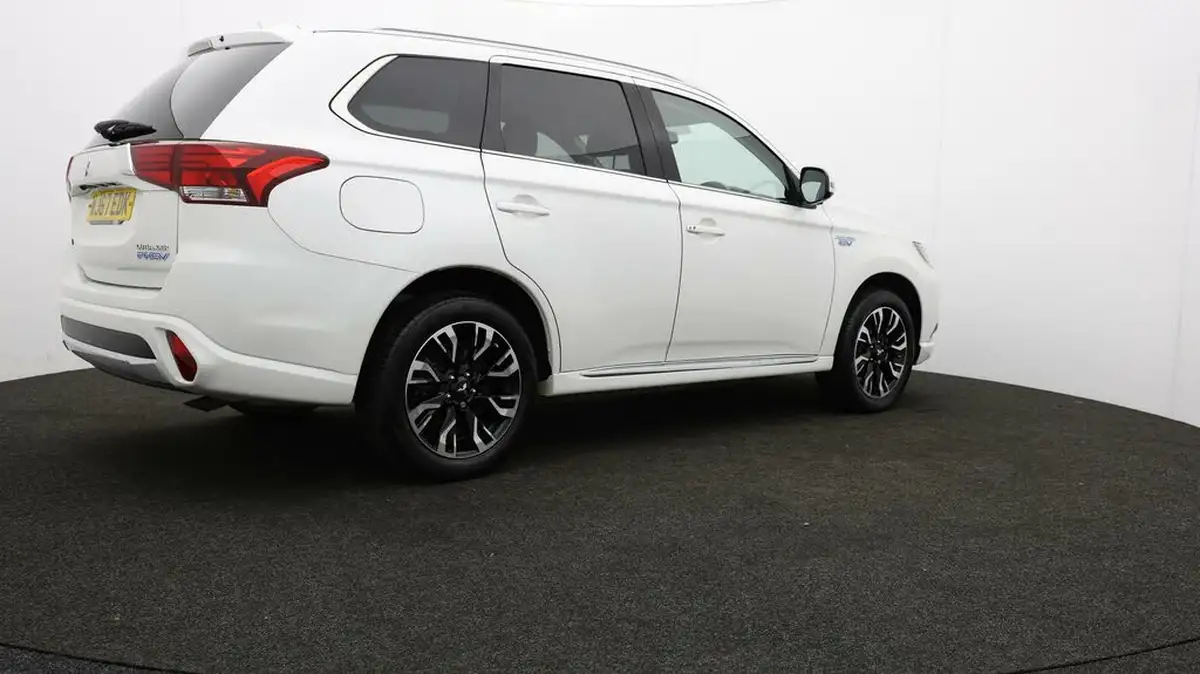 2017-mitsubishi-outlander-20-4h-phev-big-31