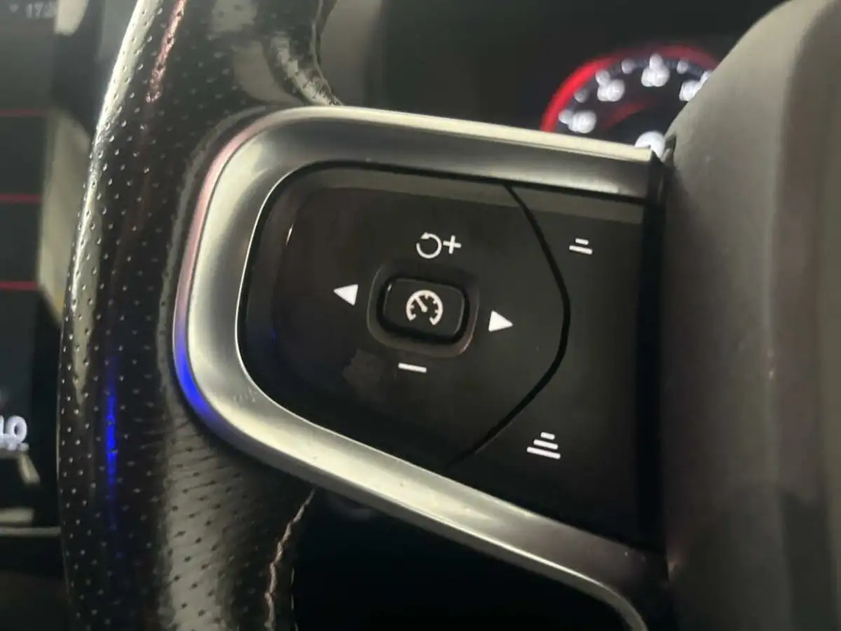 2020-volvo-xc40-20-b4-r-design-big-18