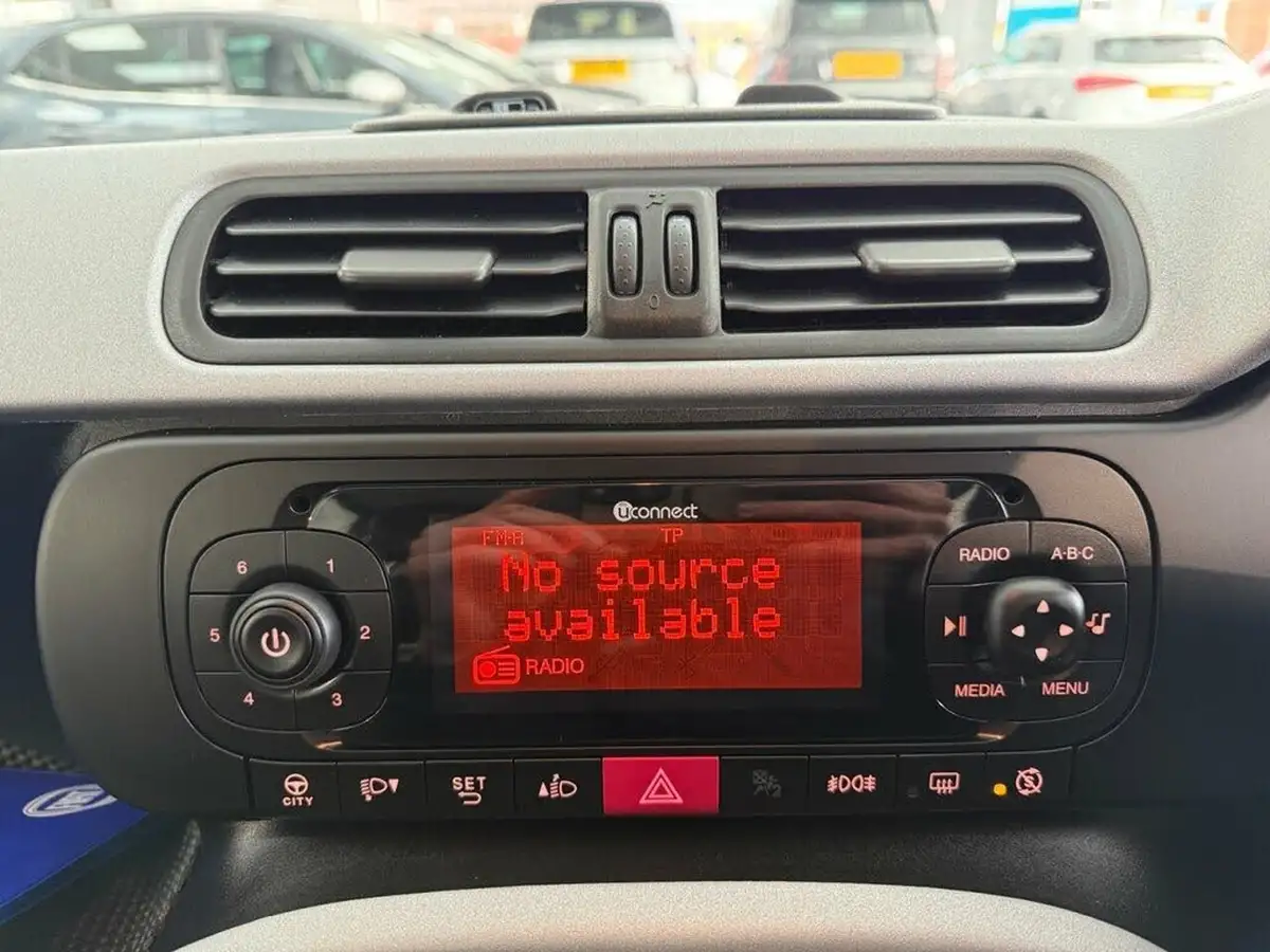 2018-fiat-panda-12-city-cross-style-pack-big-29