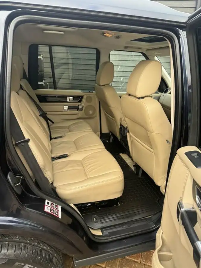 2010-land-rover-discovery-4-30tdv6-hse-big-14