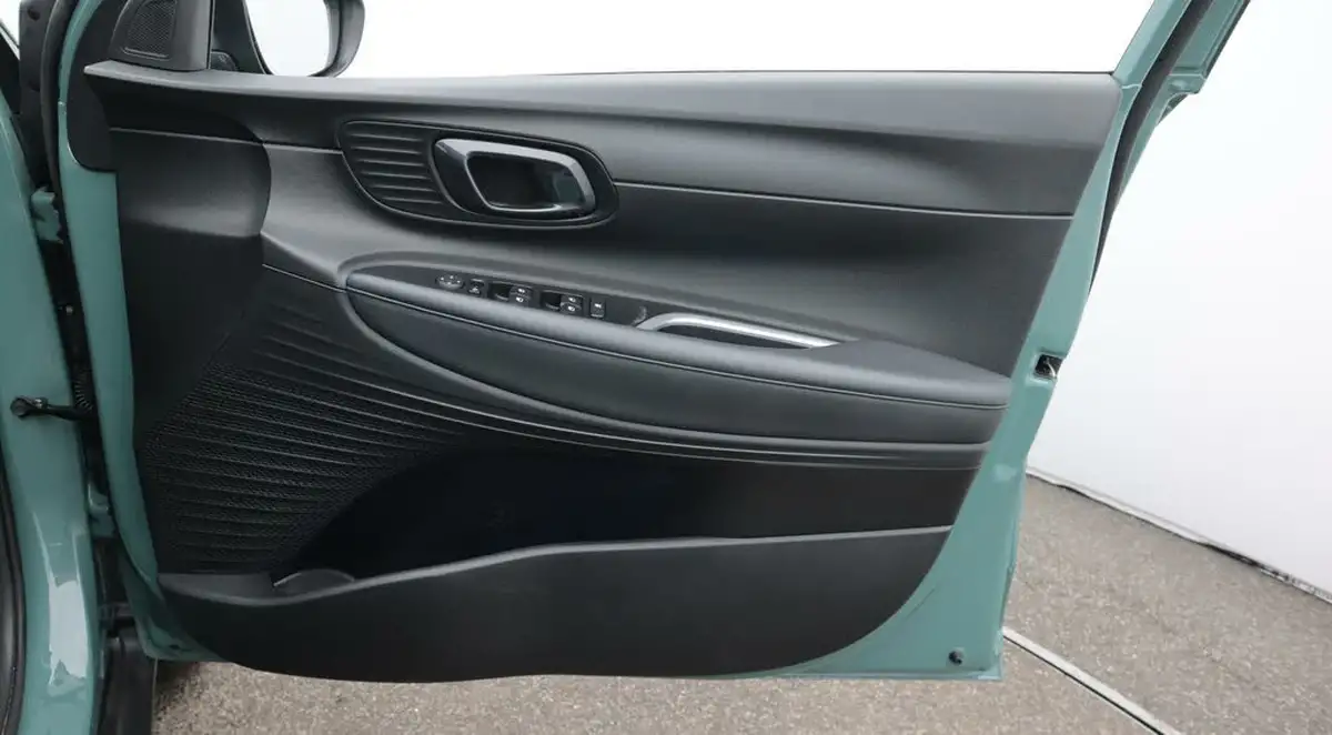 2022-hyundai-bayon-10-t-gdi-premium-100ps-dct-big-15