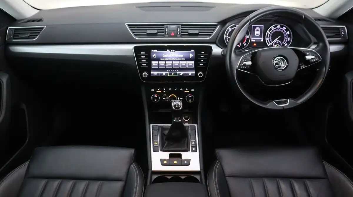 2021-skoda-superb-20tdi-se-technology-150ps-hatchback-big-13