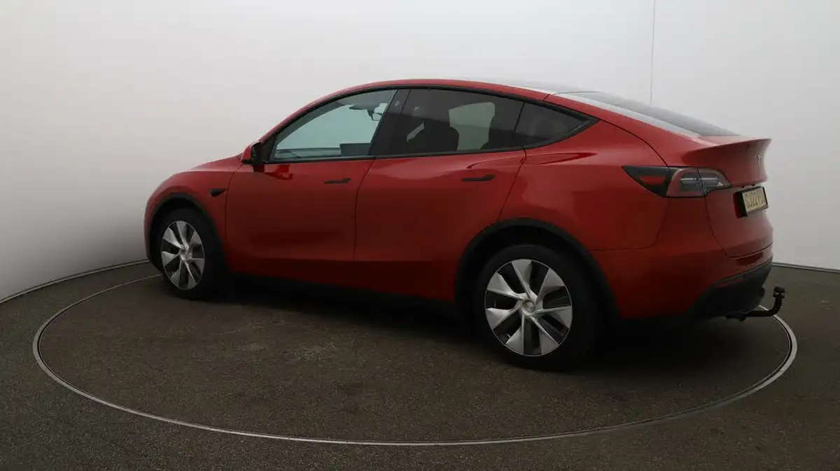 2022-tesla-model-y-e-long-range-big-28