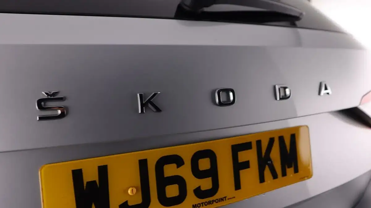 2019-skoda-superb-15-tsi-se-technology-estate-big-19