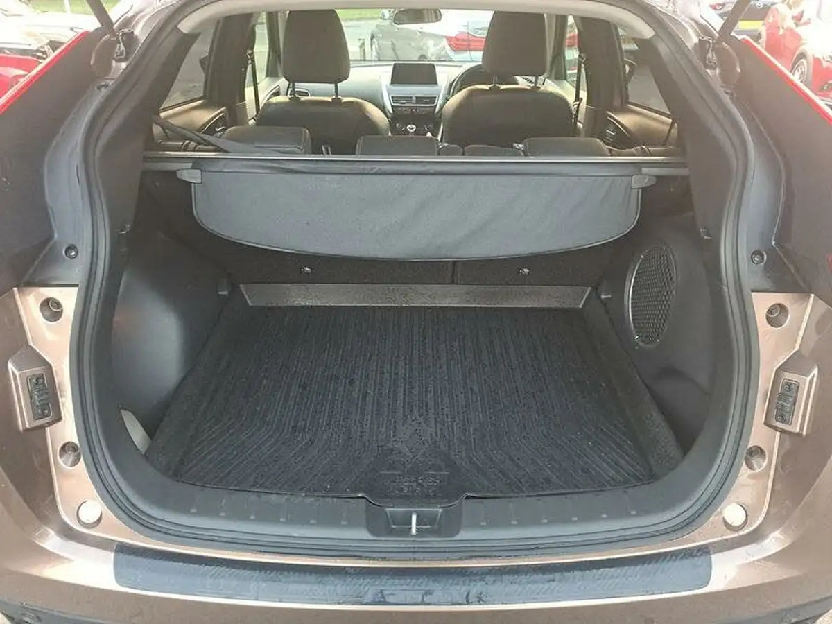 2018-mitsubishi-eclipse-cross-15-4-big-11