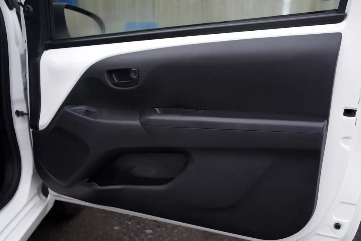 2016-citroen-c1-10-vti-feel-3d-big-14