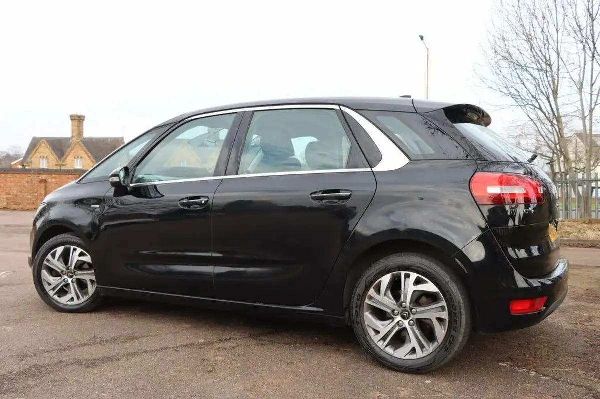 2015-citroen-c4-picasso-16e-hdi-exclusive-big-3