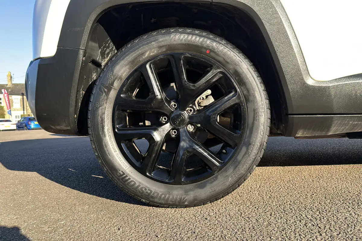 2021-jeep-renegade-10-gse-night-eagle-big-7