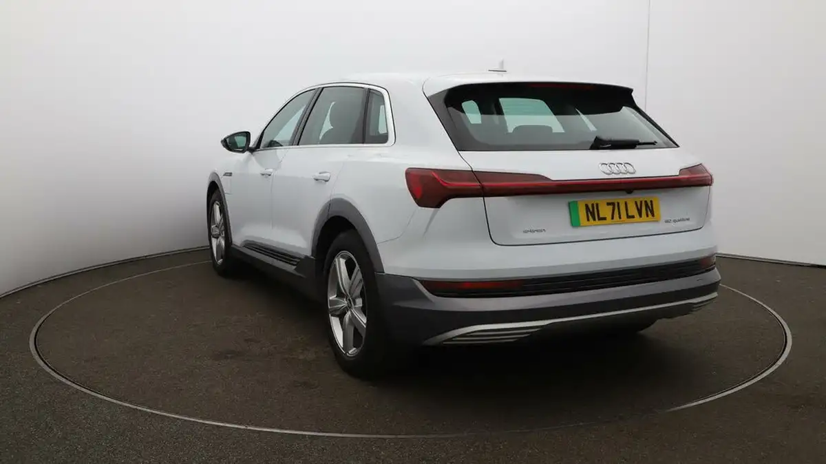 2021-audi-e-tron-50e-technik-station-wagon-big-61