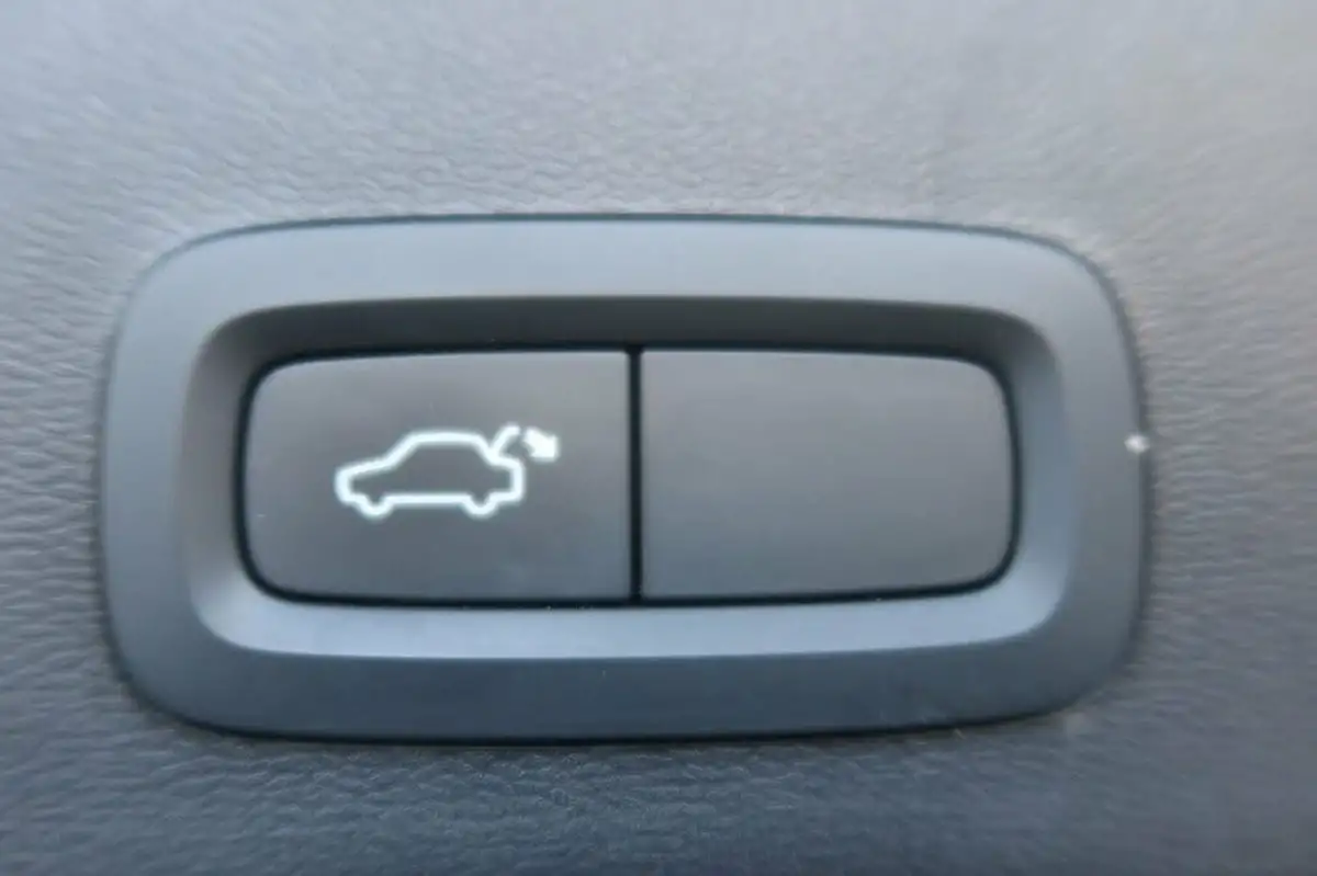 2022-volvo-xc40-20-b3-core-big-7