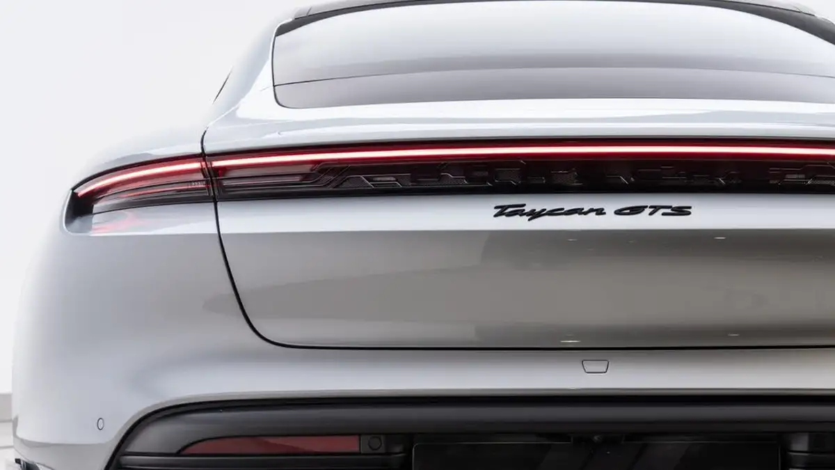 2023-porsche-taycan-e-gts-big-9